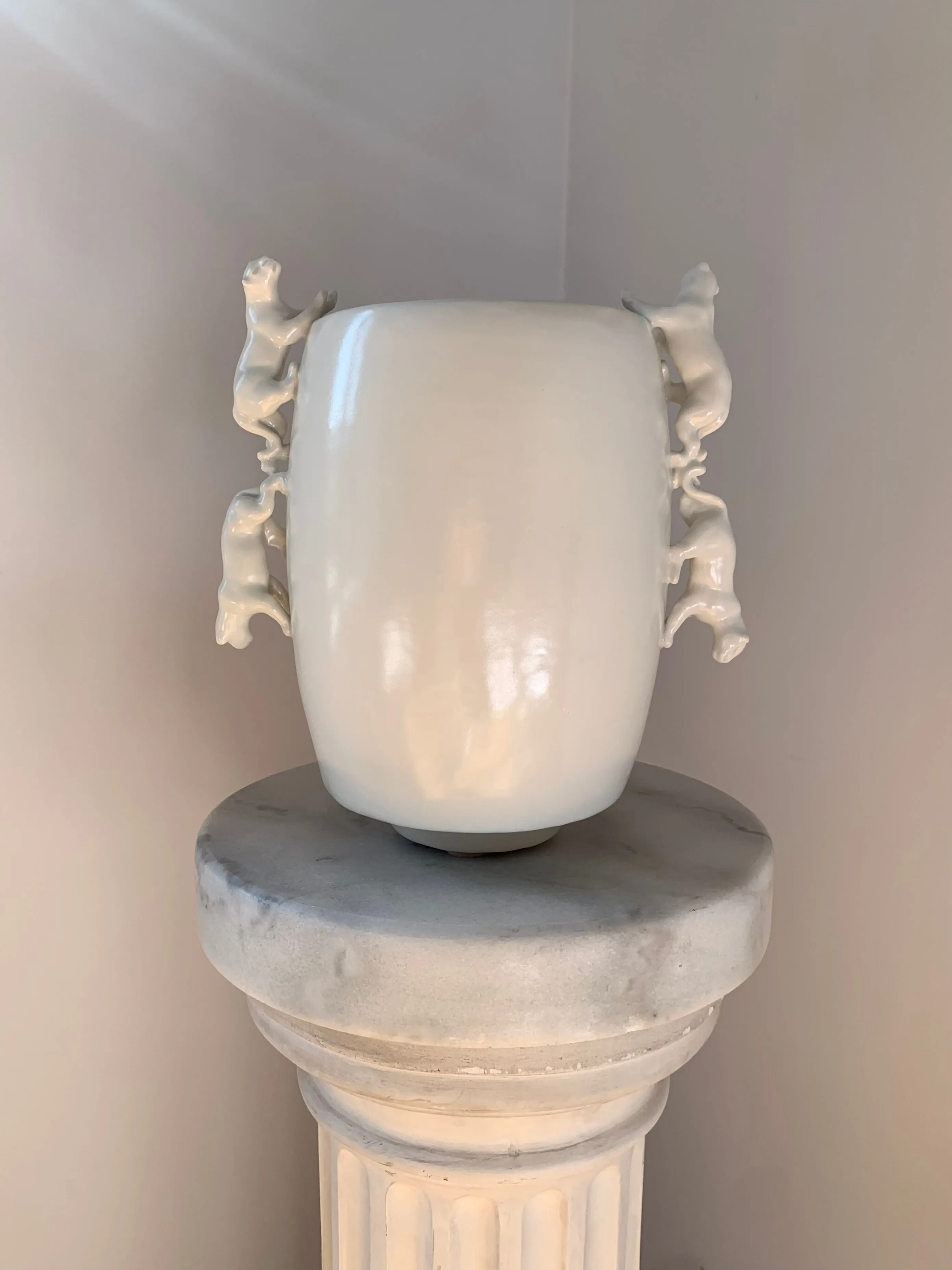 Cleo vase amphora